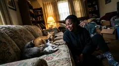 Story: The rescue kitten never let her guard down—until one quiet evening changed everything