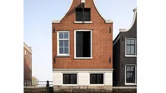 Why Amsterdam canal houses have second-floor doors with no stairs